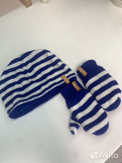 Демисезонный комплект шапка и перчатки