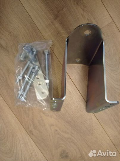 Кронштейн запасного колеса на легковой прицеп