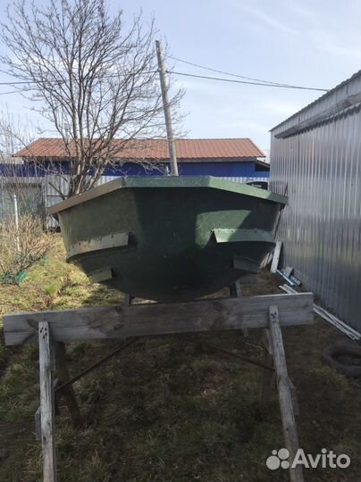Стеклопластиковая лодка