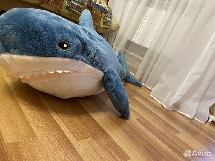 Большая мягкая игрушка акула