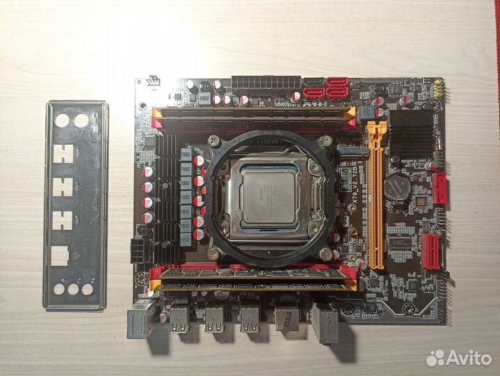 Материнская плата с процессором и памятью