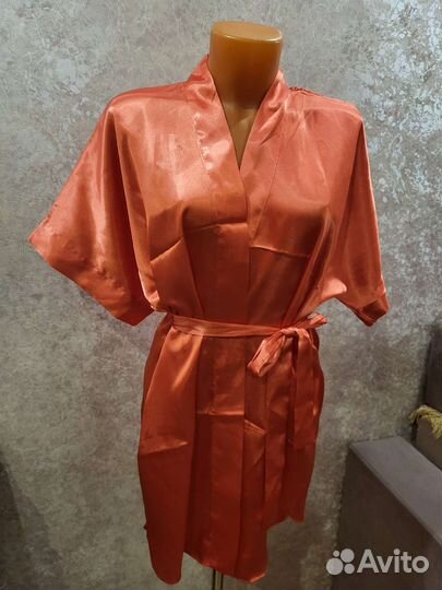 Халат женский шёлковый р-р 44-48