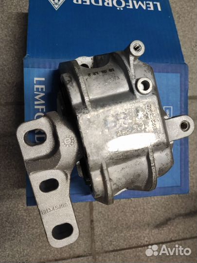 Опора двигателя правая Lemforder 1K0199262BA