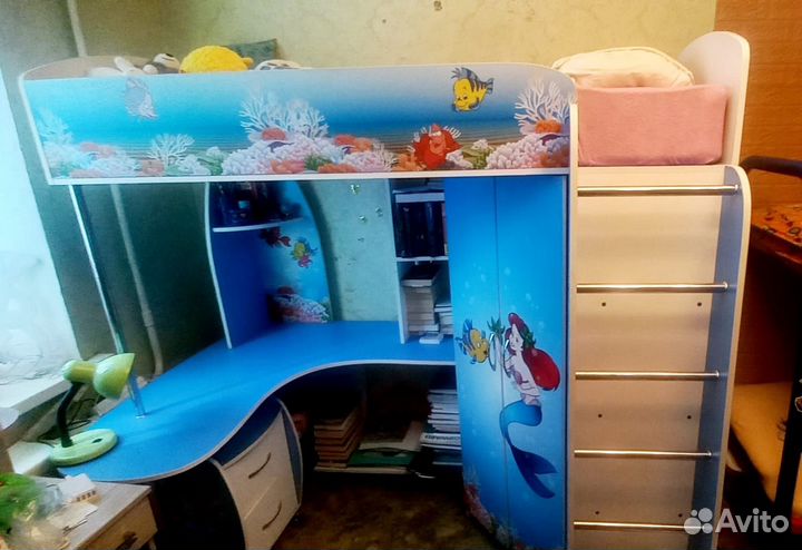 Кровать чердак со столом и шкафом