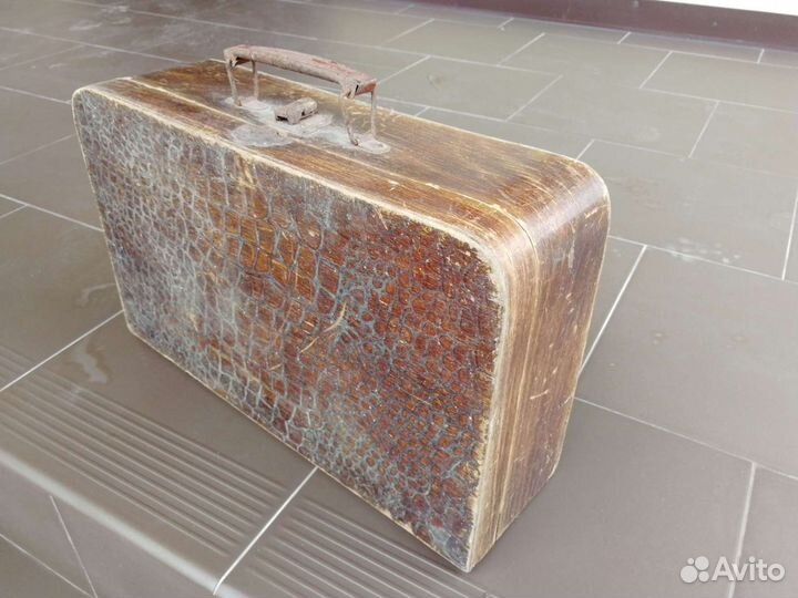 Деревянный чемодан