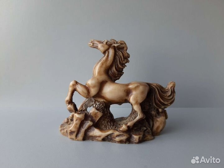 Фигурки лошадей