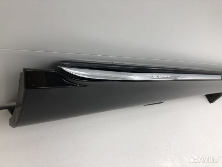 Накладка на порог наружная правая Mercedes-Benz E
