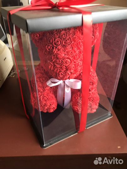 Коробка с мишкой в подарок