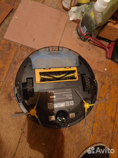 Робот пылесос на детали