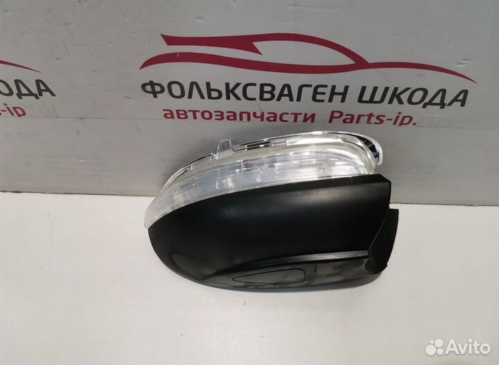 Поворотник в зеркало правый Volkswagen Golf 6