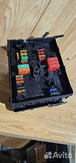 Блок предохранителей подкапотный Volkswagen Tiguan