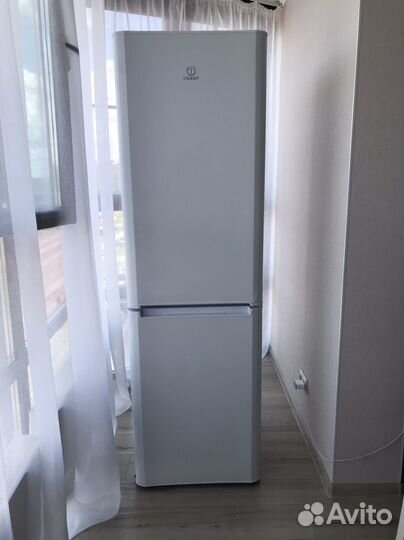 Холодильник indesit