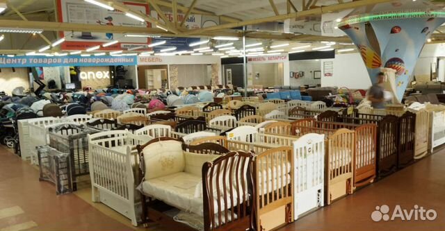 Детская кроватка с маятником