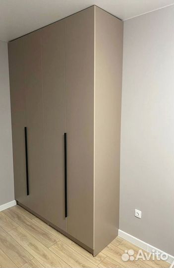 Распашной шкаф на заказ от фабрики