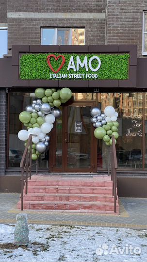 Украшение шарами входной группы открытие магазина