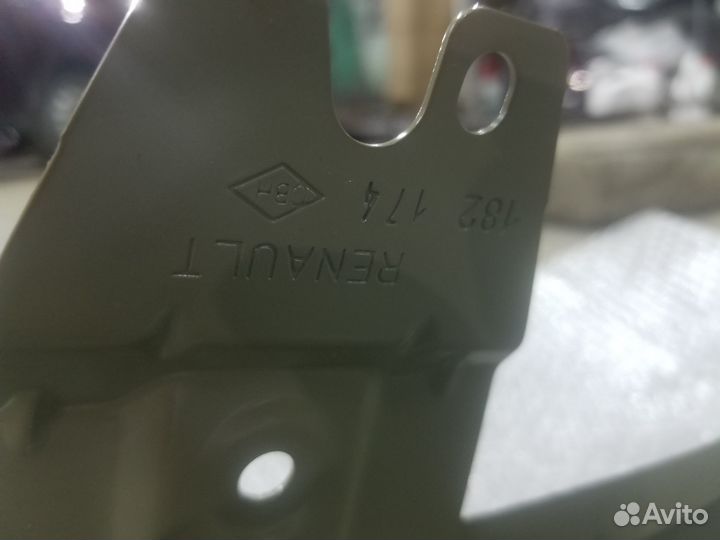 Крыло левое Рено Логан Сандеро 2