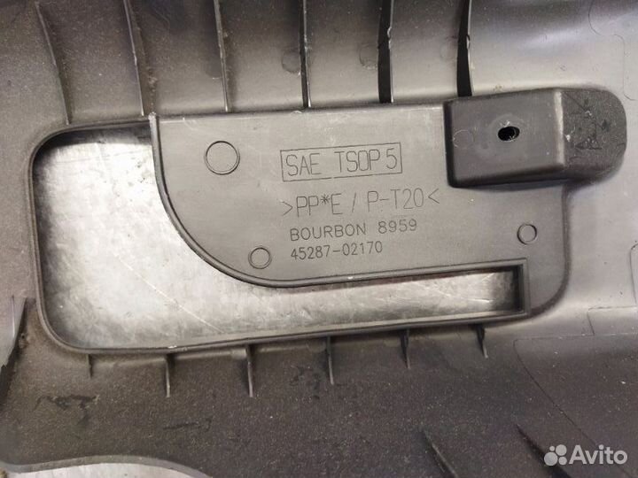 Кожух рулевой колонки Toyota Corolla E12 1.4 4zzfe