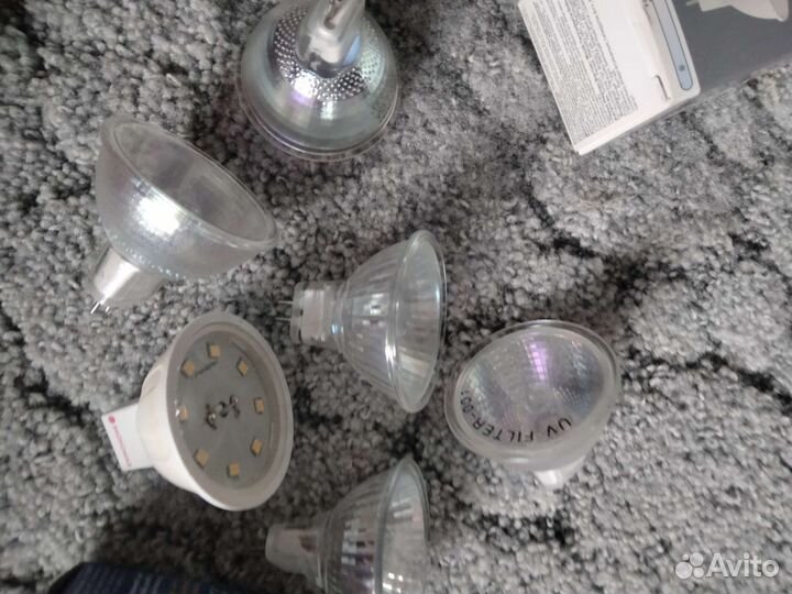 Лампа обычная и пару светодиодных