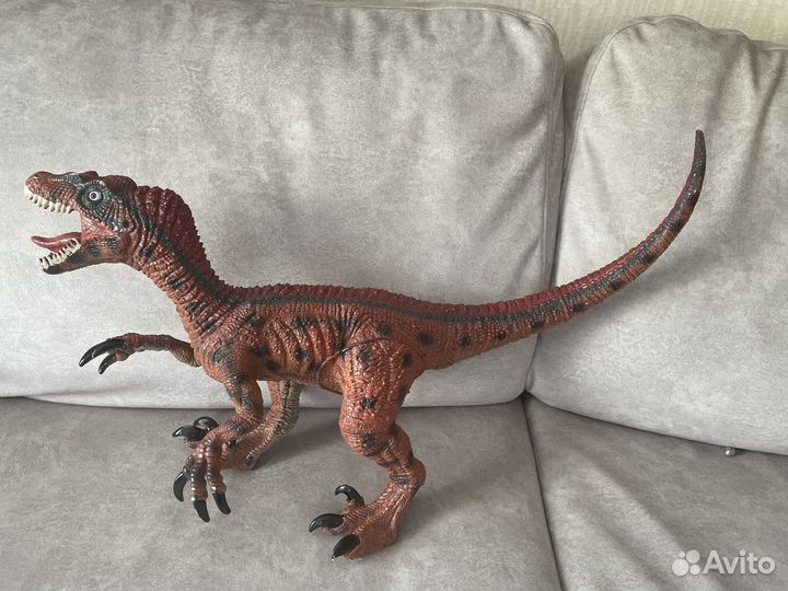 Динозавр резиновый 74 см, рычит