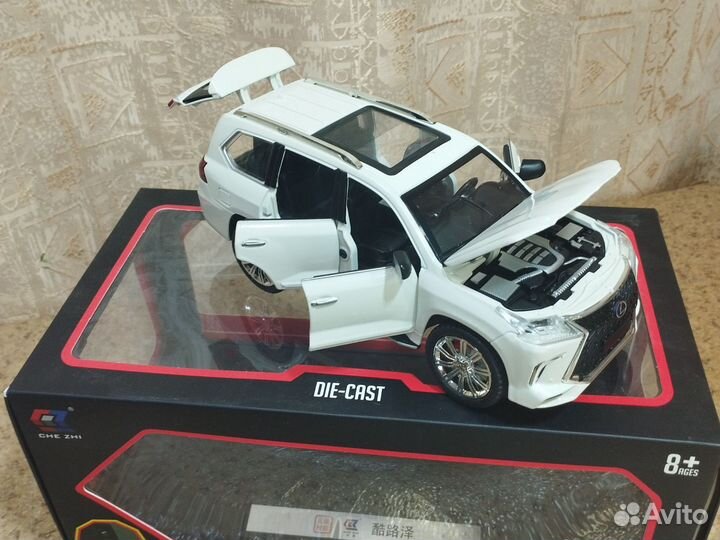 Lexus с дымом в коробке модель в масштабе 1:24