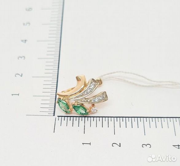 Золотые серьги с камнем