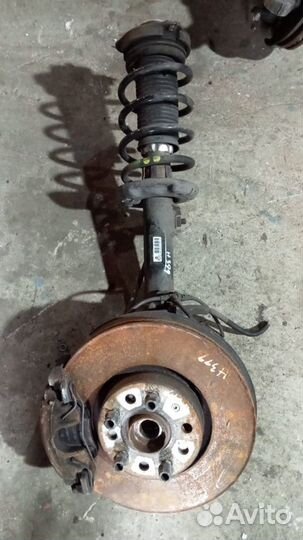 Поворотный кулак с амортизатором Volkswagen Passat