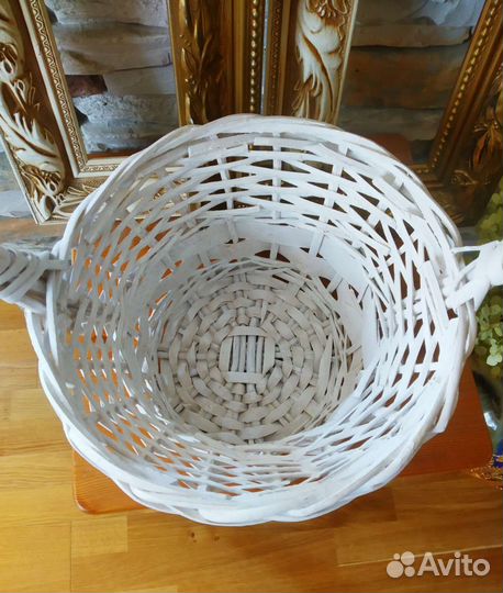 Корзинка плетёная из ивы белая
