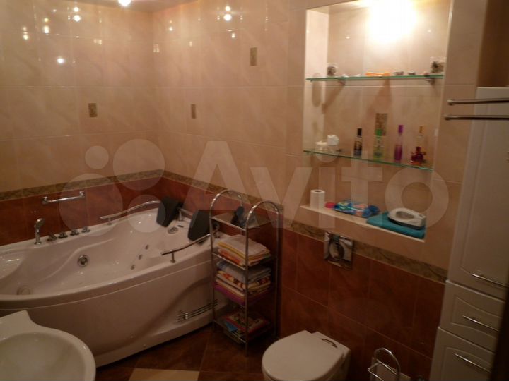 4-к. квартира, 104 м², 2/5 эт.