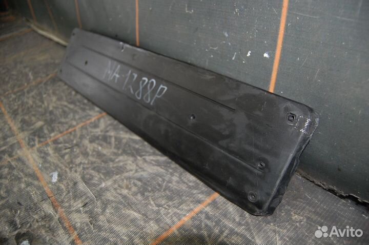 Площадка номерного знака - Mercedes-Benz W205