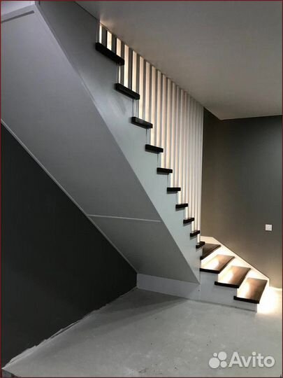 Лестница деревянная