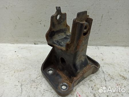 Кронштейн двигателя