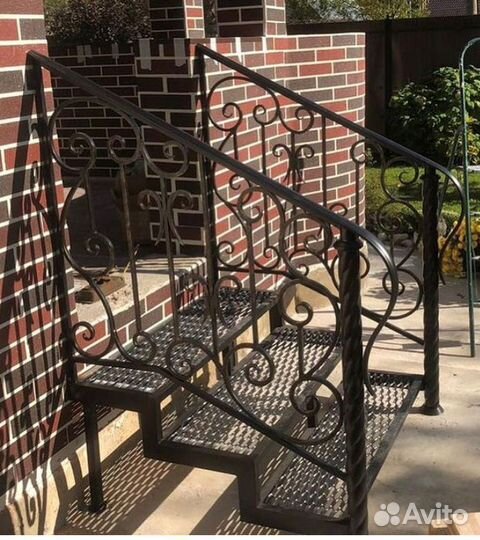 Лестница на крыльцо. Металлическая лестница