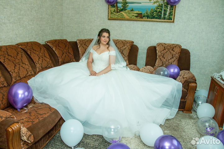 Свадебное платье со шлейфом