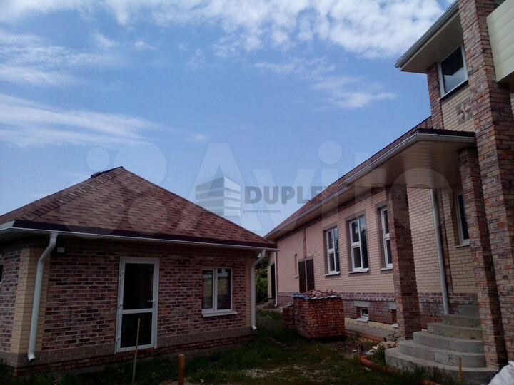 Коттедж 930 м² на участке 20 сот.