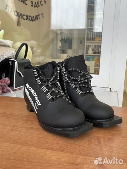 Лыжные ботинки