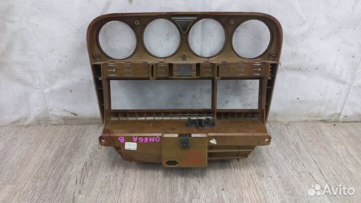 Рамка магнитолы Opel Omega B 2000