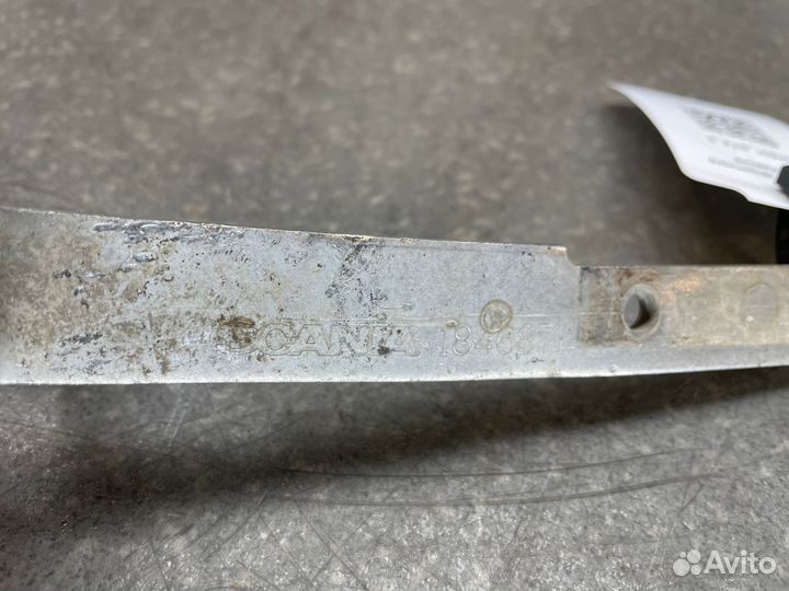 Кронштейн защитного ограждения scania R440