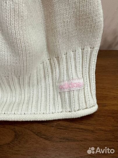 Шапка Adidas Neo с помпоном