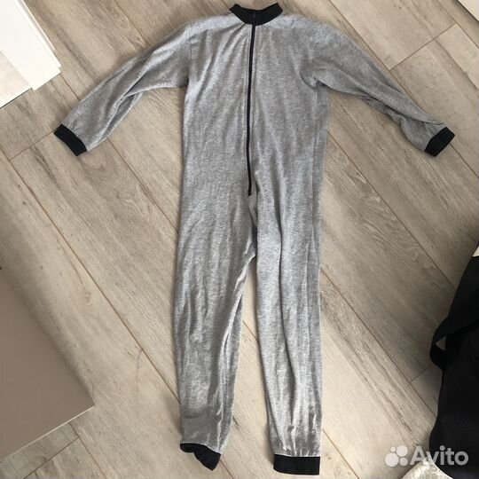 Детская хоккейная форма(коньки, шорты, налокотник)