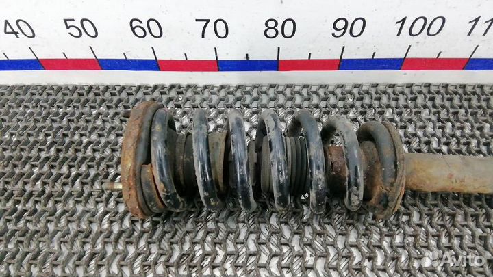 Стойка амортизатора переднего правого Mitsubishi M