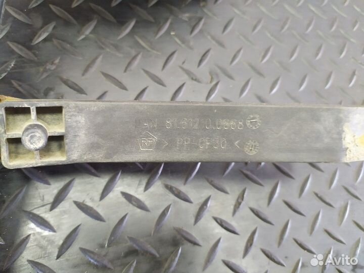 81615405071 Кронштейн подножки левый Man L2000