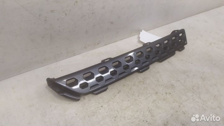 Молдинг решетки радиатора правый Mitsubishi