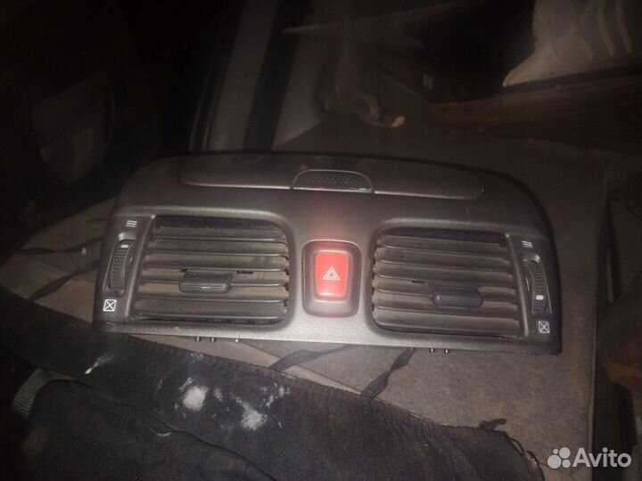 Верхний бардачек на нисан альмера н 16