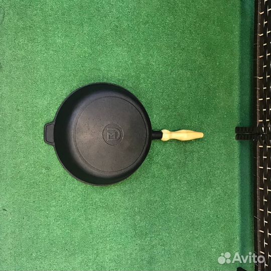 Чугунная сковорода