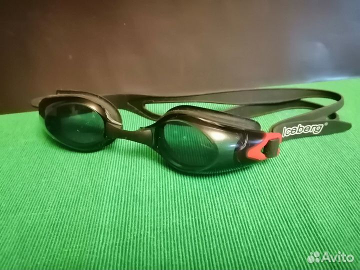 Очки для плавания Iceberg в футляре