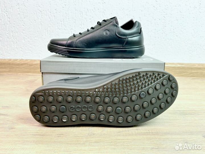 Кроссовки Ecco легкие