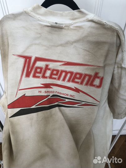 Футболка vetements