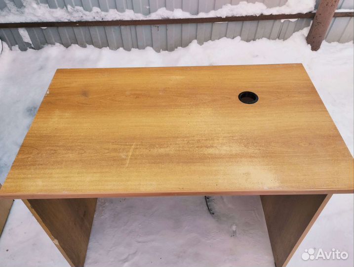 Стол и тумбочки