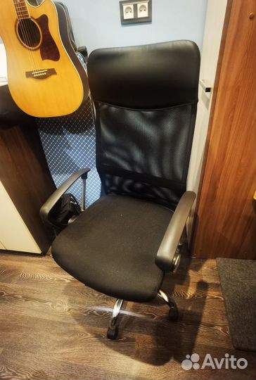 Офисное кресло