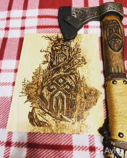 Картина на дереве (декорация)